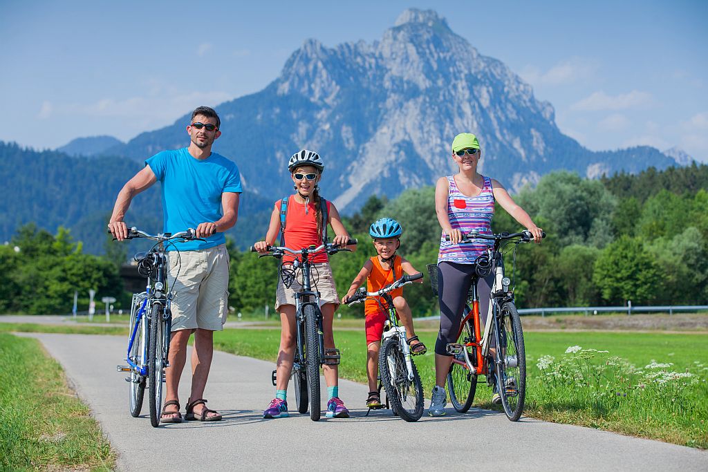 Familie im Sporturlaub